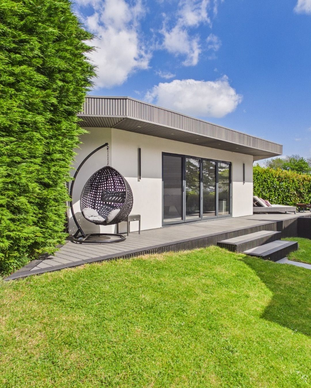 Annexe-style white render shell