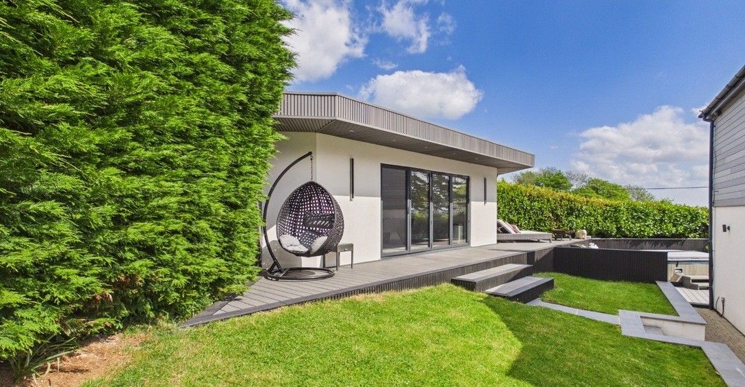 Flat-roof annexe shell example