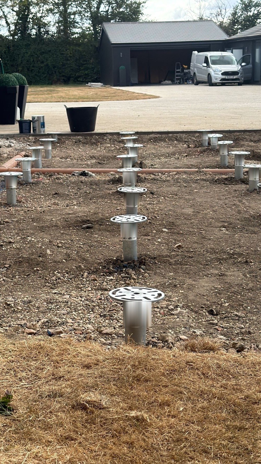 Ground screw foundation grid