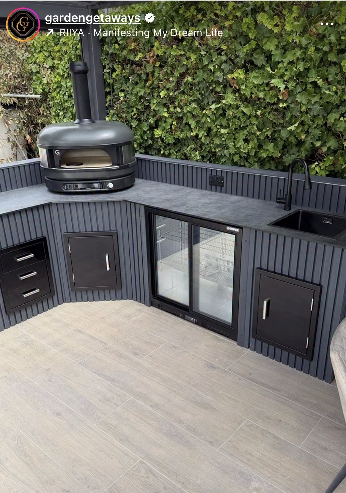 Charcoal slatted outdoor kitchen — cladding in use